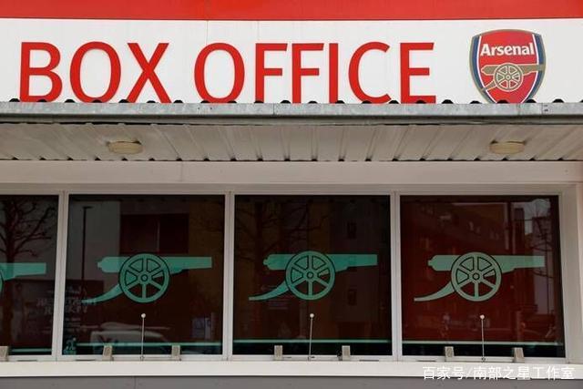 切尔西女足前锋科尔官宣自己与女友梅维斯已怀孕